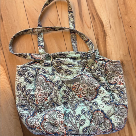 Vera Bradley Handbags - Retired Fan Flowers Vera Bradley Glenna Satchel